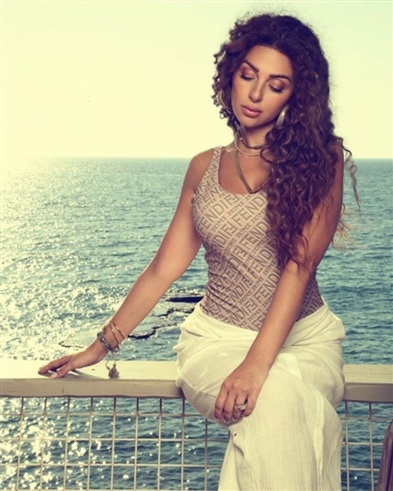 Lebanese singer Myriam Fares enjoys summer vacation on the beach, shares stunning photos on Instagram