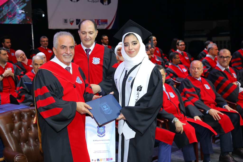 أ.د.حمدان يرعى احتفال اليوم الاول لجامعة عمان الاهلية بتخريج طلبتها من الفوج 30