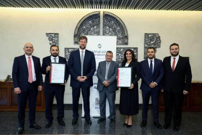 الأردني الكويتي اول بنك يحصل على شهادتي ISO 14001 و ISO 45001 بالاستدامة البيئية والسلامة في مكان العمل