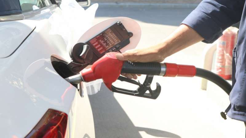 الحكومة ترفع أسعار البنزين (2.5 3) قروش.. والديزل (4) قروش