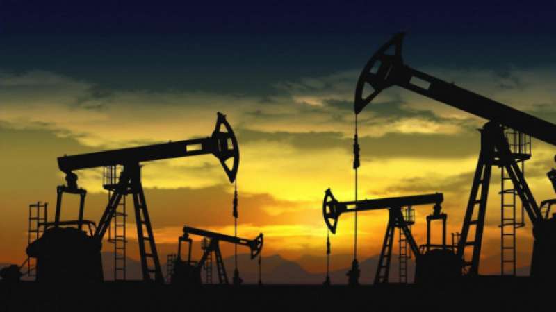 ارتفاع أسعار النفط أكثر من 1٪ بعد انخفاض حاد في مخزونات الخام الأميركية