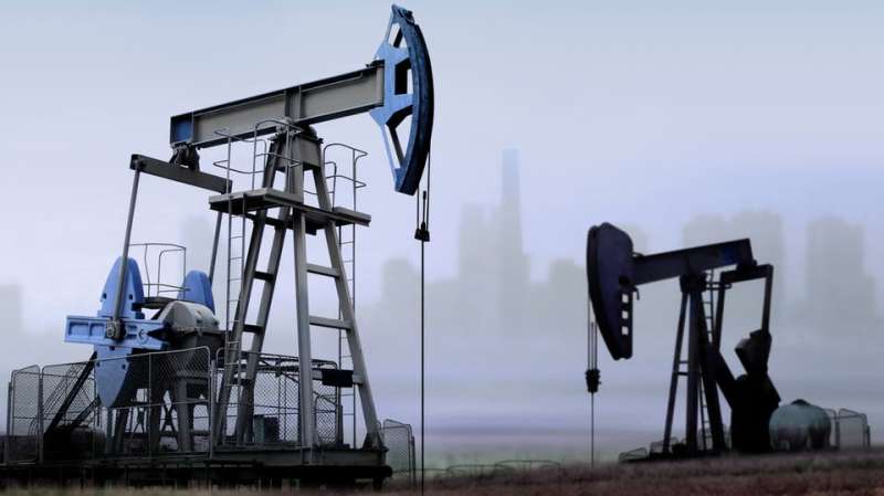 النفط يواصل مكاسبه ويحوم عند أعلى مستوى في 4 أشهر
