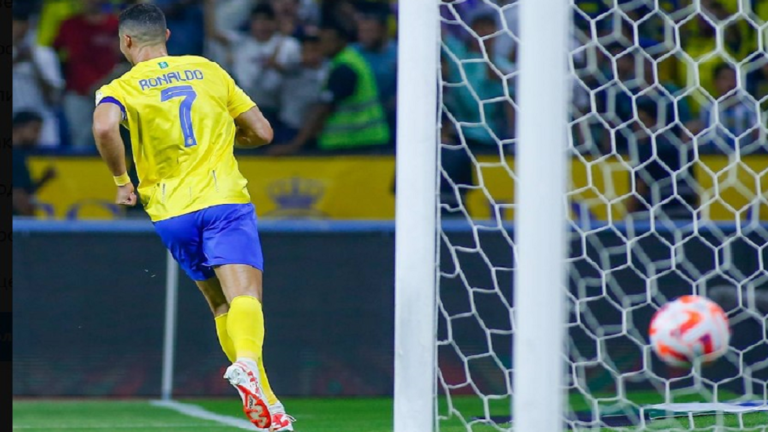 هاتريك رونالدو يقود النصر لاكتساح الفتح في الدوري السعودي (فيديو)