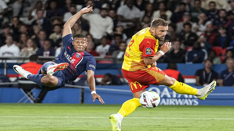 مبابي يقود باريس سان جيرمان لتحقيق انتصاره الأول في الدوري الفرنسي