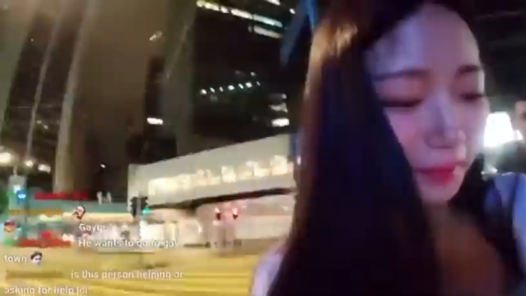 شابة كورية تتعرض للتحرش أثناء بث مباشر في هونغ كونغ فيديو