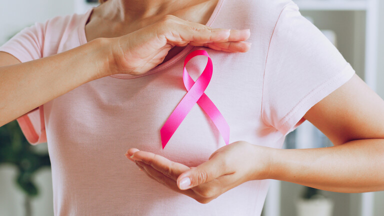 حدوث سرطان الثدي يرتبط بخطر يحيط بنا