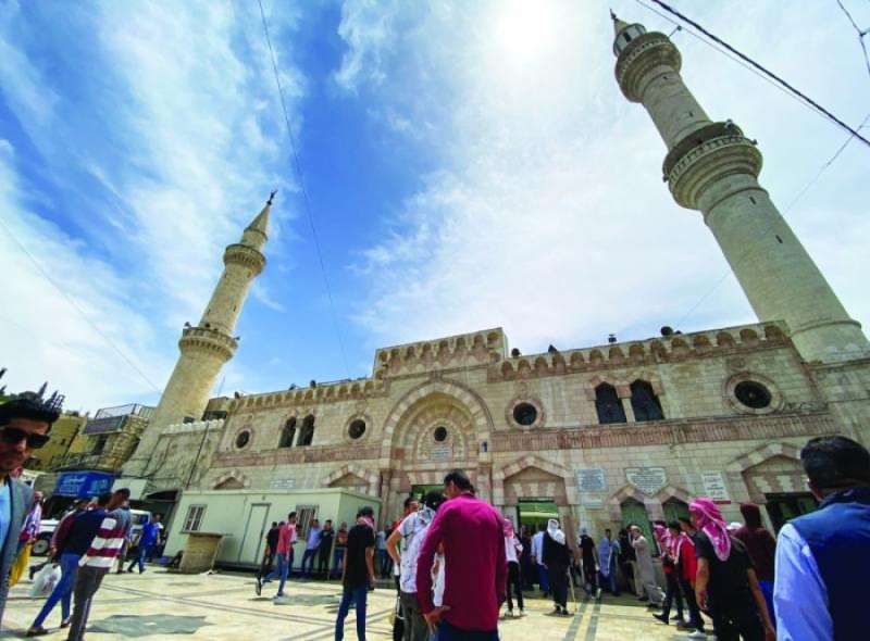 ابو صعيليك يسأل الخصاونة: هل سيتم اقامة تكية عند المسجد الحسيني؟