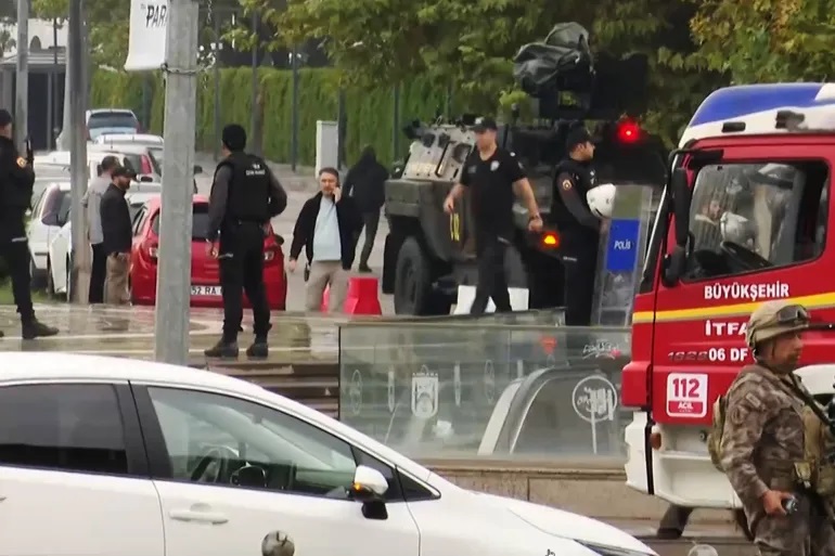 إصابة شرطيين في هجوم قرب وزارة الداخلية التركية في أنقرة