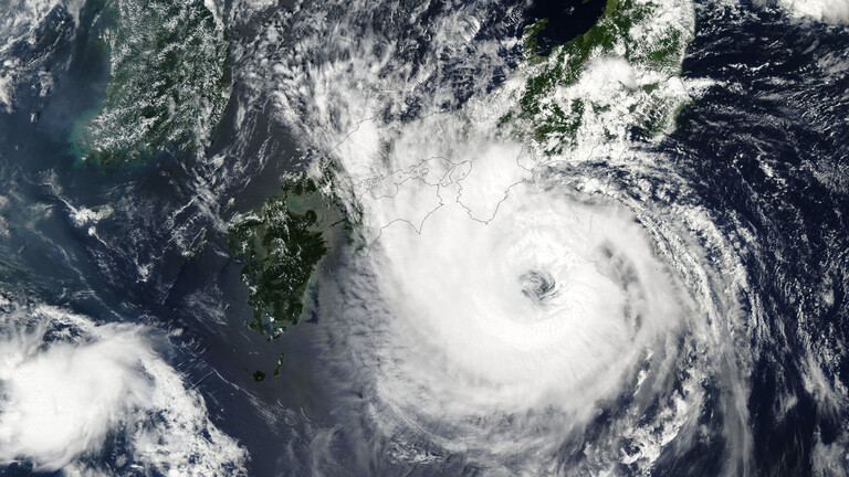 إعصار كوينو يقترب من سواحل اليابان
