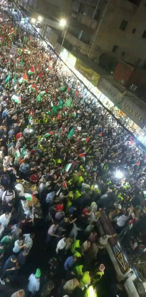 عشرات آلاف الاردنيين في وسط البلد دعما للمقاومة وتنديدا بجرائم الاحتلال - صور
