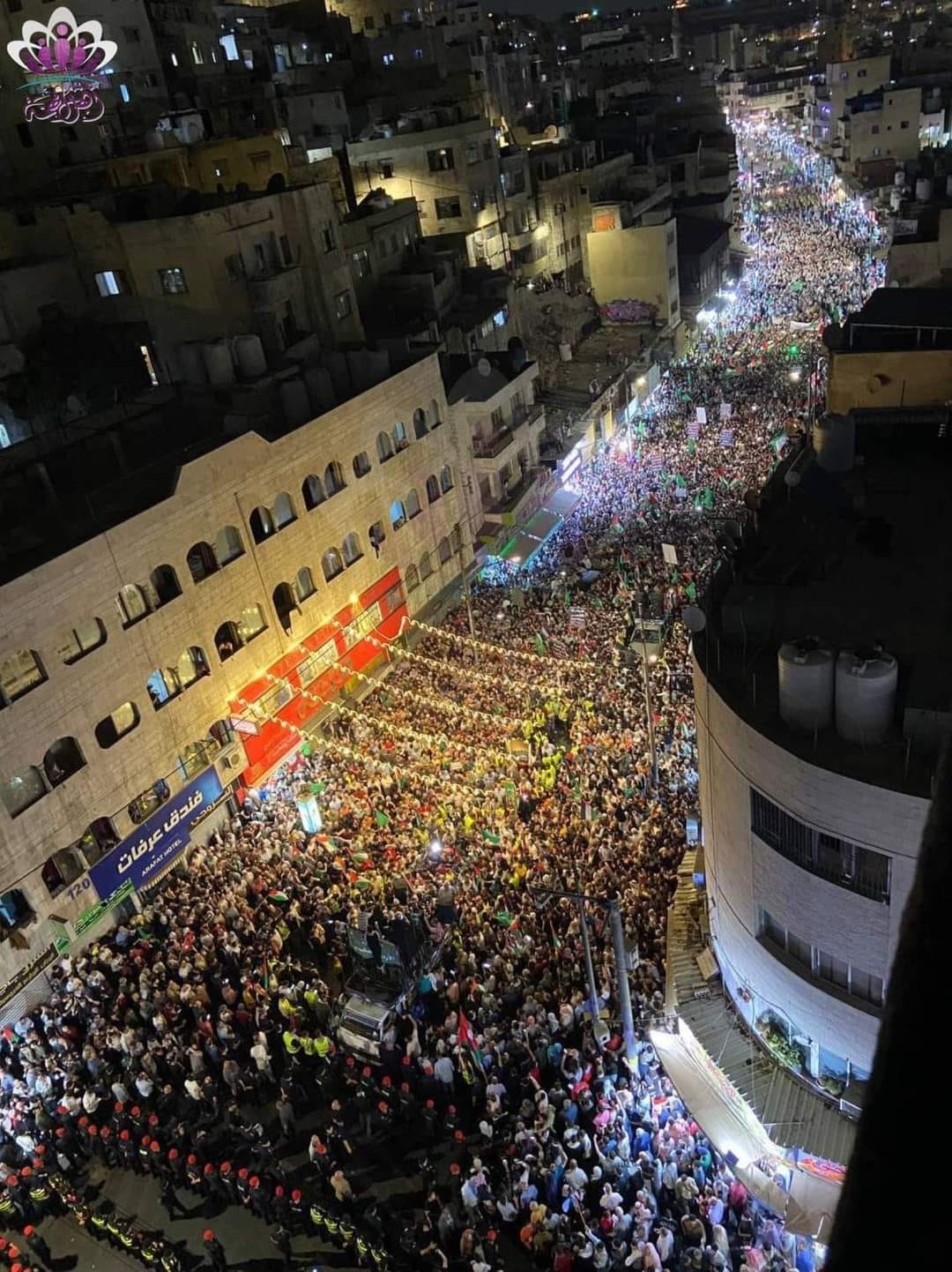 عشرات آلاف الاردنيين في وسط البلد دعما للمقاومة وتنديدا بجرائم الاحتلال - صور