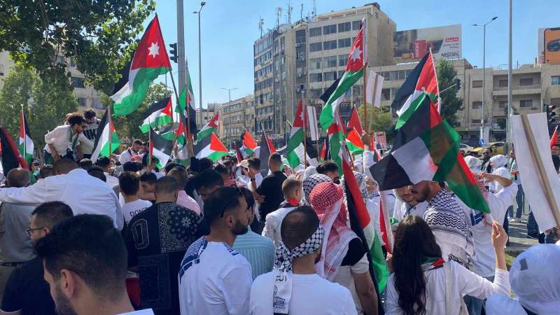 تجار الألبسة في عمان يغلقون أبواب محالهم تضامنا مع غزة