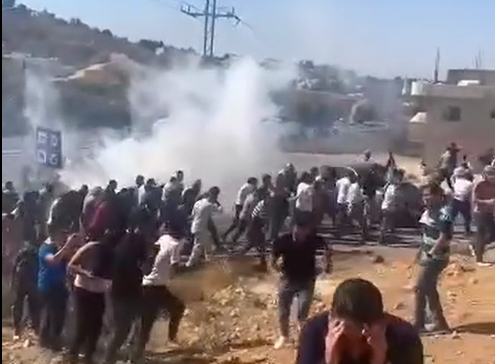 الامن يمنع مئات الاردنيين من الوصول الى الحدود الفلسطينية ويطلق الغاز المسيل للدموع بكثافة