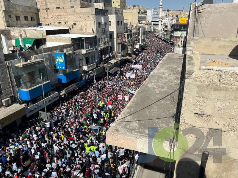 عشرات آلاف الاردنيين في وسط البلد: سيري سيري يا حماس.. انت المدفع واحنا رصاص  فيديو وصور