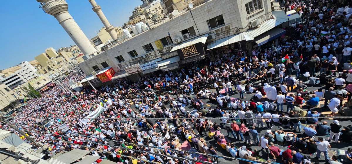 عشرات آلاف الاردنيين في وسط البلد: سيري سيري يا حماس.. انت المدفع واحنا رصاص - فيديو وصور