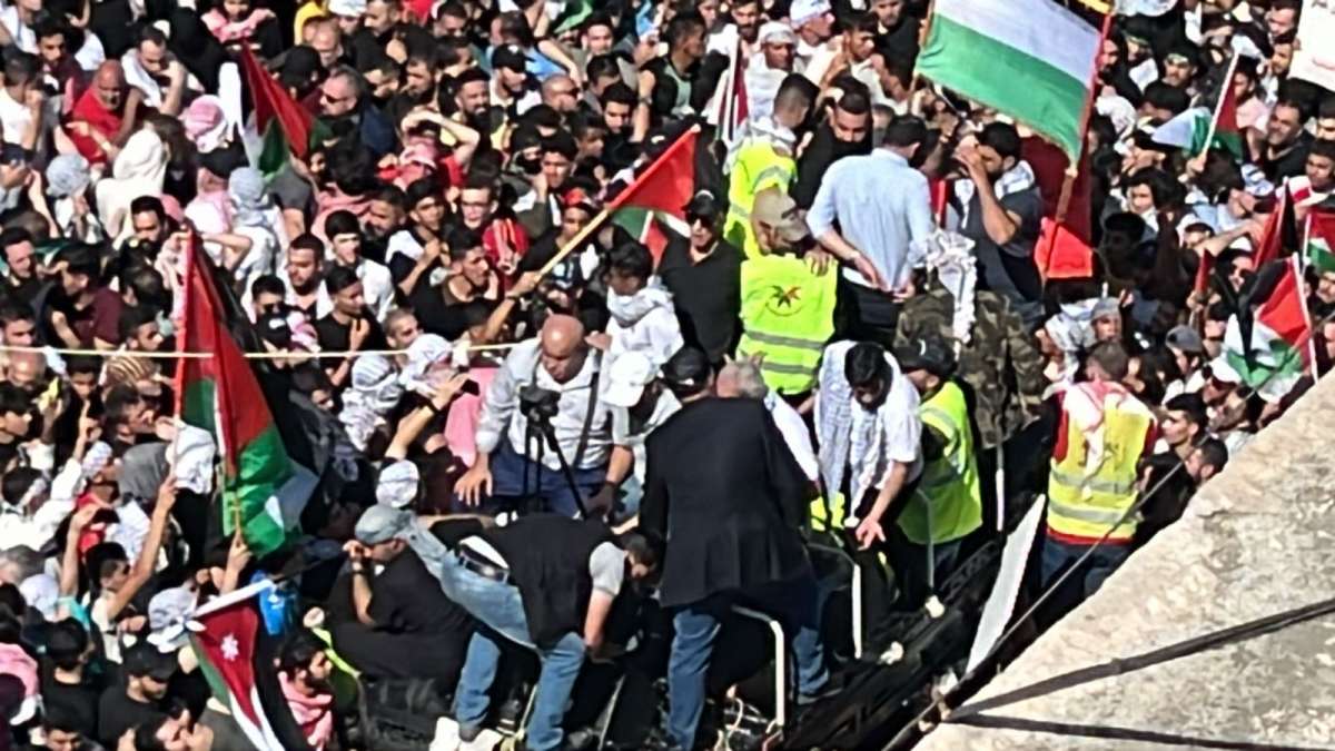 عشرات آلاف الاردنيين في وسط البلد: سيري سيري يا حماس.. انت المدفع واحنا رصاص - فيديو وصور