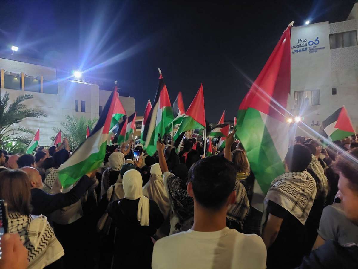 تجدد الاعتصام قرب سفارة الاحتلال في عمان.. ومطالبات بالغاء اتفاقية وادي عربة - صور