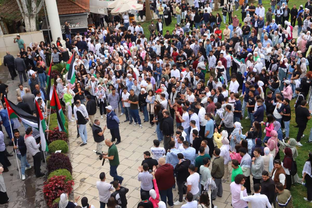 جامعة البترا تبدأ الفصل الدراسي بوقفة تضامنية دعمًا لصمود غزة