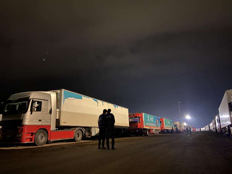 الهلال الأحمر المصري: بدء تحرك شاحنات تحمل مساعدات لقطاع غزة باتجاه معبر رفح