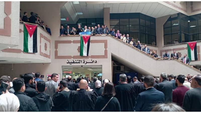 نقابة المحامين توقف الترافع اليوم وتدعو لملاحقة جرائم الاحتلال