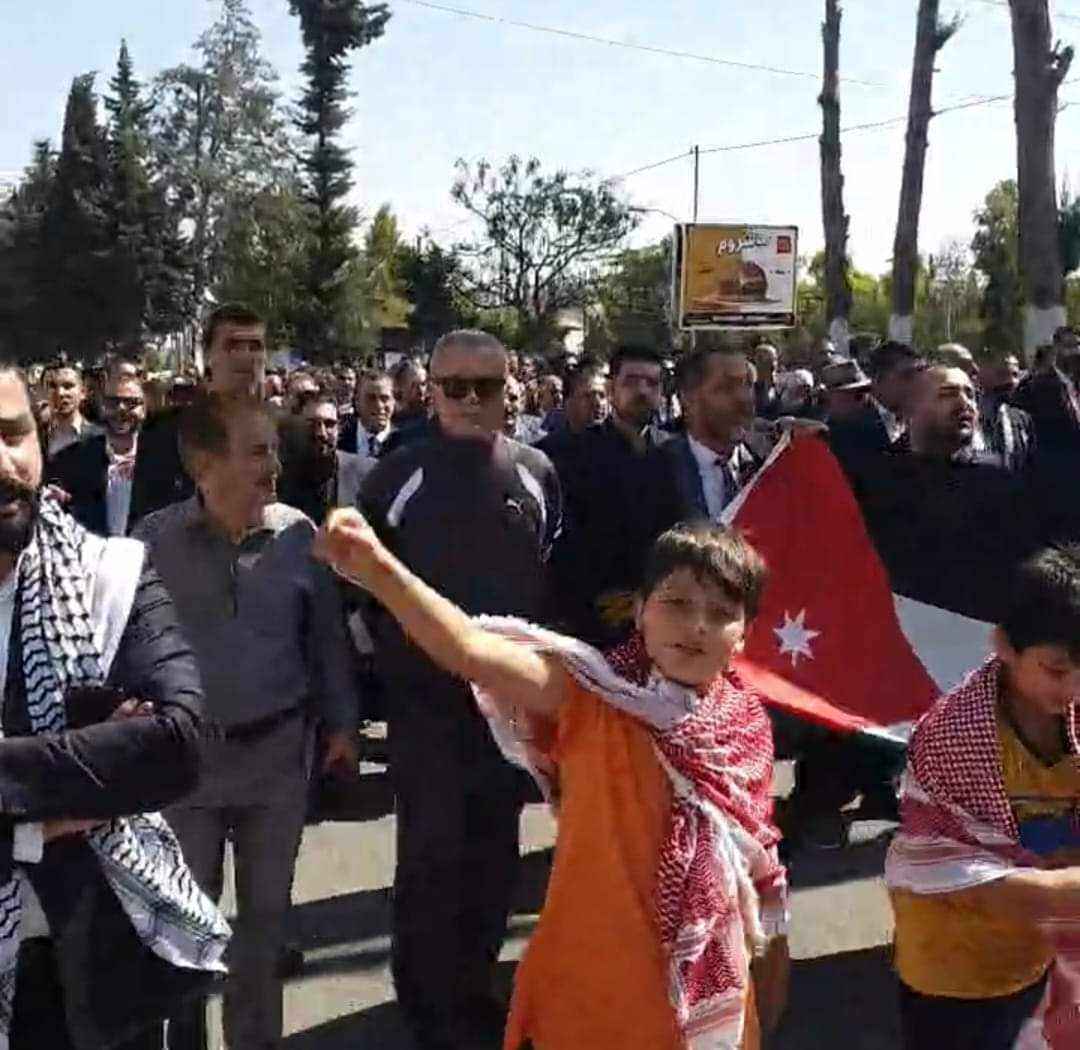 مسيرة للمحامين في اربد تنتهي باعتصام امام مجمع النقابات تنديدا بالعدوان على غزة - صور