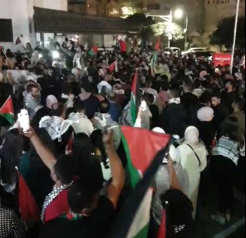 آلاف الاردنيين قرب سفارة الاحتلال يطالبون بالغاء اتفاقية وادي عربة - صور