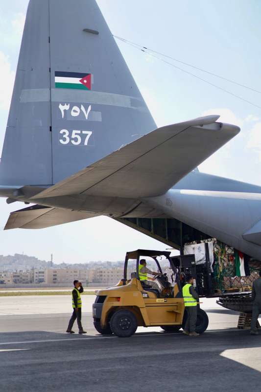 وصول طائرة مساعدات أردنية إلى مطار العريش الدولي
