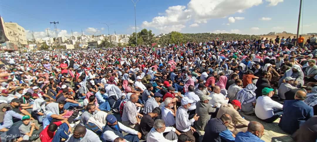 الامن يفرّق آلاف الاردنيين المحتشدين على الطرق المؤدية الى الحدود - صور