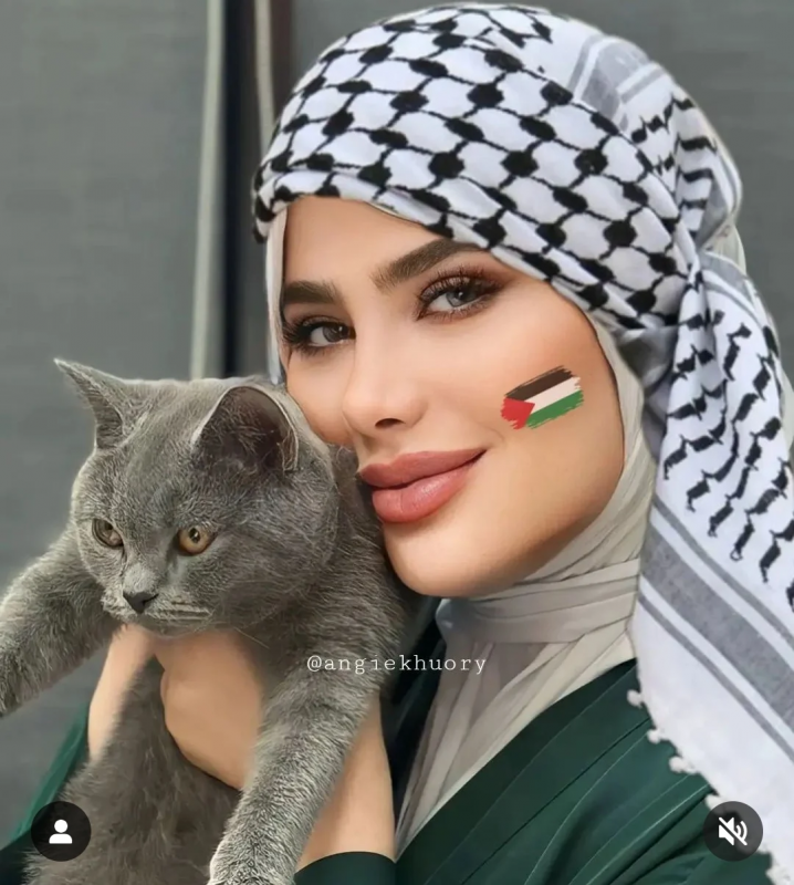 بعد ارتداء الحجاب.. إنجي خوري تظهر بالشال الفلسطيني