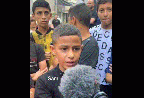 طفل فلسطيني من غزة يوجه رسالة إلى قوات الاحتلال الإسرائيلي (فيديو)