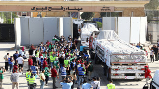 دخول دفعة جديدة من شاحنات المساعدات من مصر إلى غزة