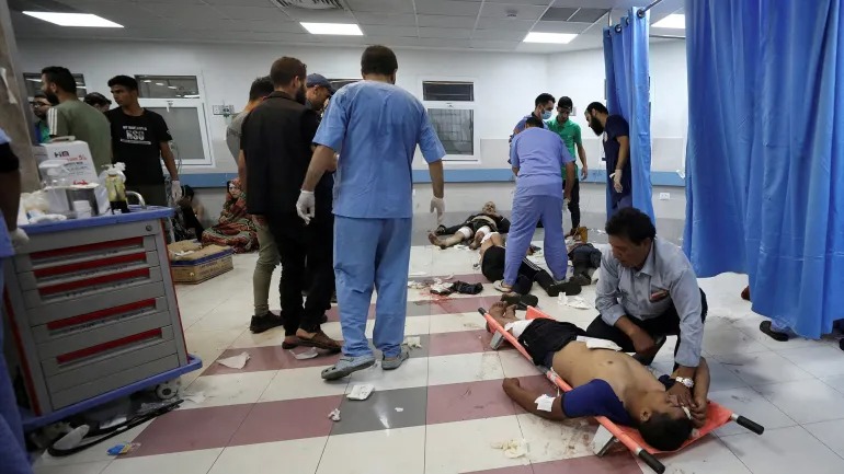 12 مستشفى خارج الخدمة.. تفاصيل انهيار المنظومة الصحية بغزة