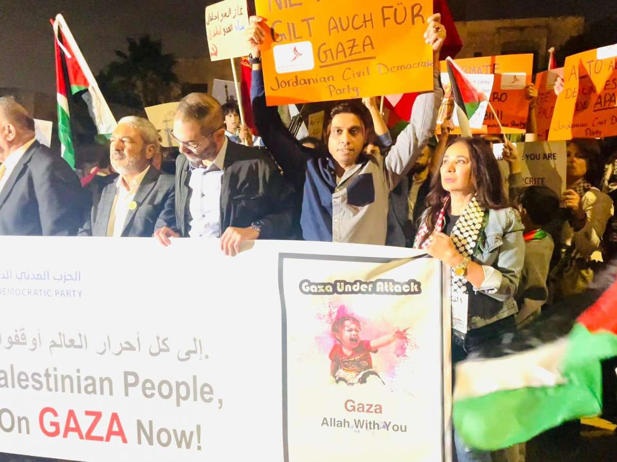 احزاب اردنية تعتصم امام بعثة الاتحاد الاوروبي احتجاجا على الموقف الاوروبي من الحرب على غزة