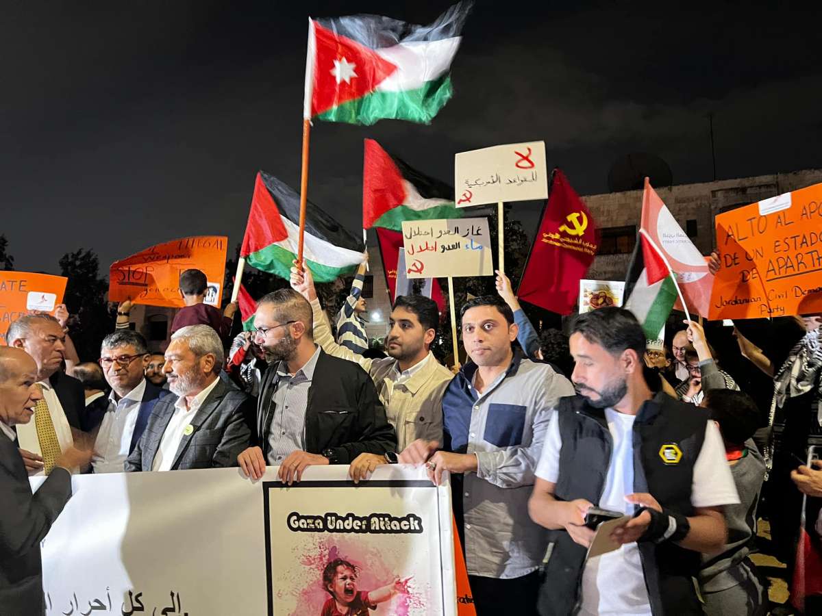 احزاب اردنية تعتصم امام بعثة الاتحاد الاوروبي احتجاجا على الموقف الاوروبي من الحرب على غزة