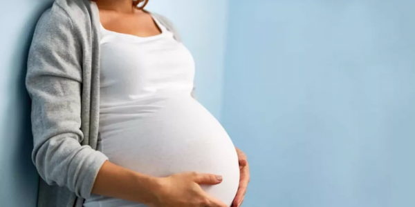 الحكومة تحظر تشغيل المرأة الحامل والمرضعة في 16 عملًا (أسماء)