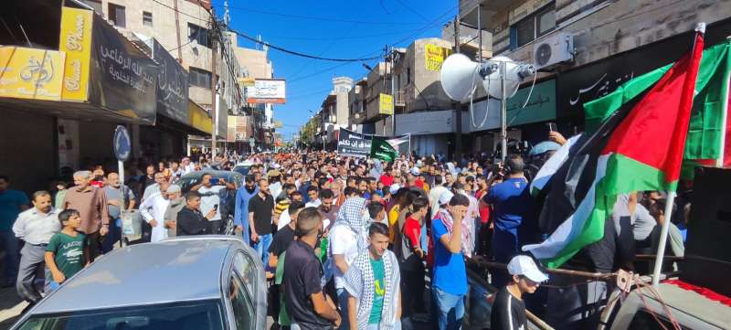 المئات في اربد: اهتف سمّع كلّ الناس.. احنا خلفك يا حماس  صور