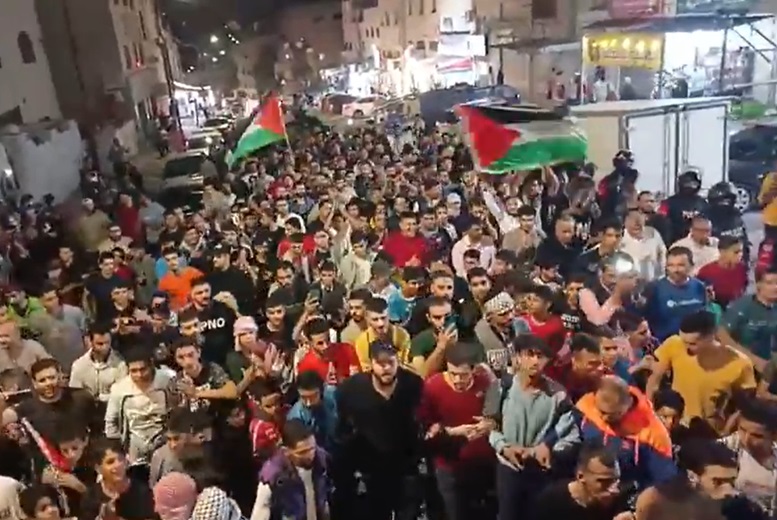 مسيرة غاضبة في المنارة تنديدا بمجازر الاحتلال في غزة