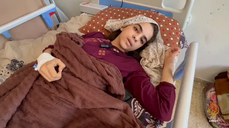 طفلة فلسطينية فقدت 14 من عائلتها بقصف استهدف منزلهم في رفح