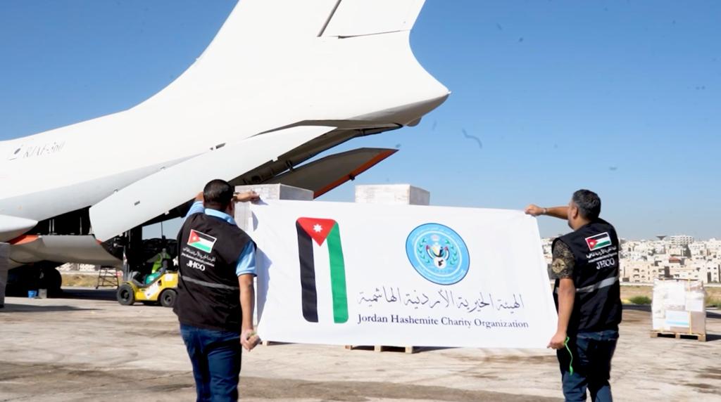 الأردن يرسل بالتعاون مع الأونروا طائرة مساعدات جديدة إلى غزة تحمل 45 طناً من المواد الطبية