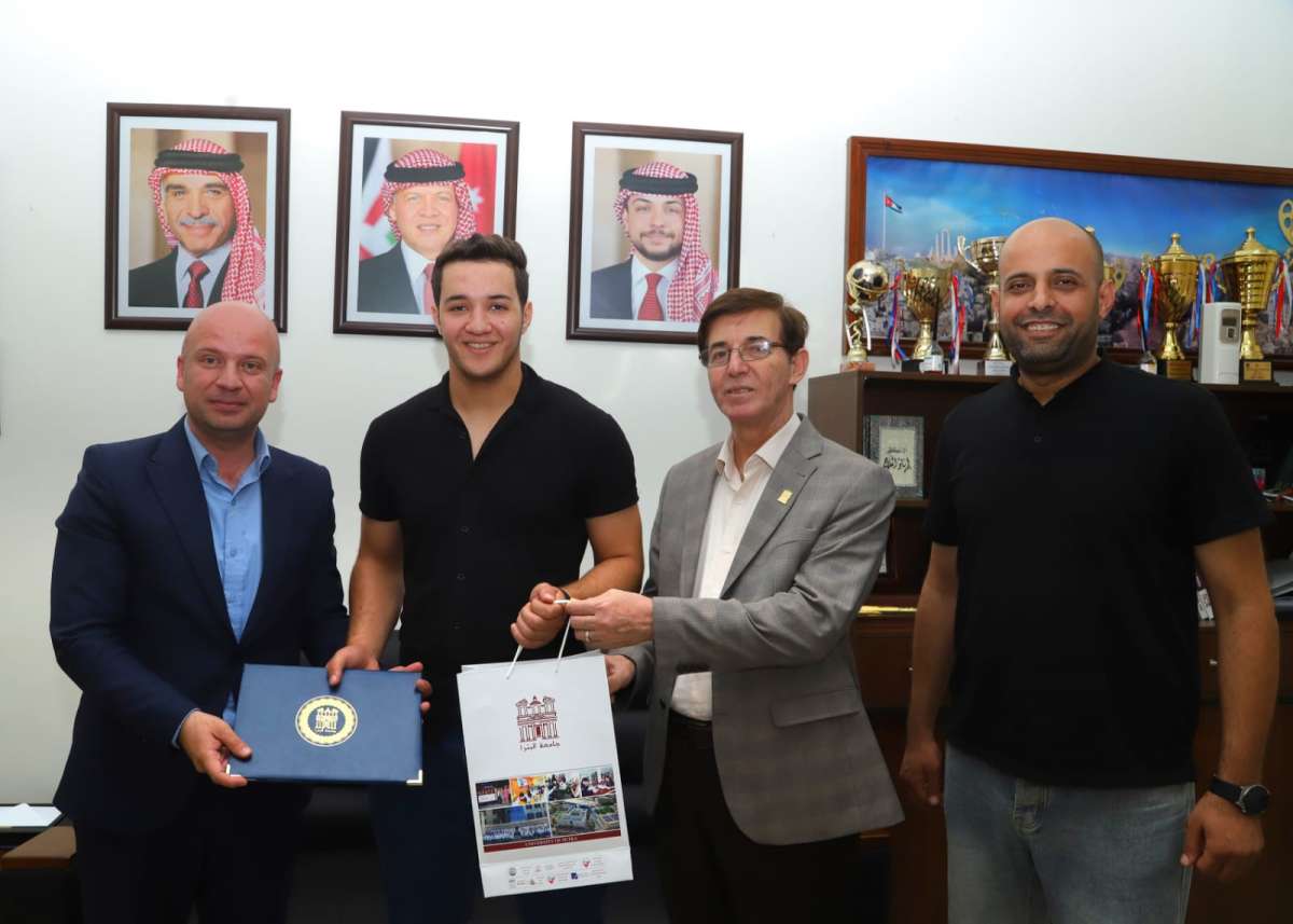 الصلاج من جامعة البترا يفوز بذهبية البطولة العربية الإفريقية لرفع الأثقال