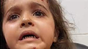 قصفوا أمي وقصفوني.. فيديو مبكي لطفلة من غزة بعد استشهاد والديها