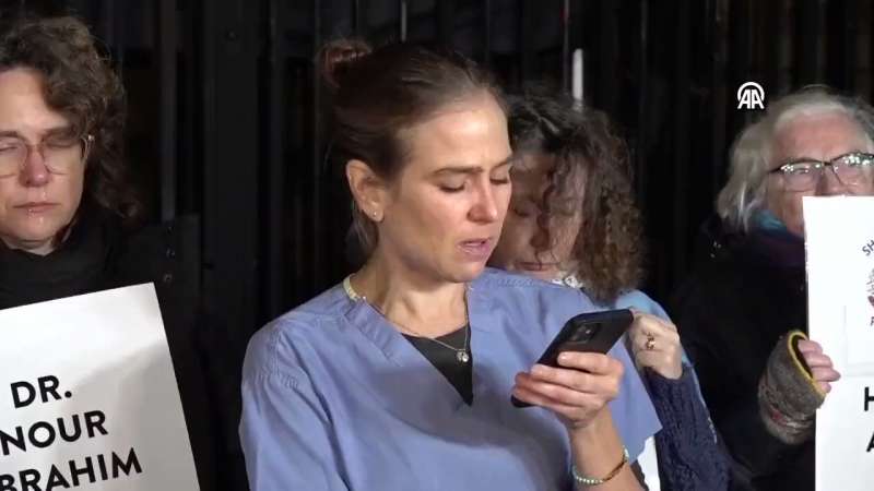 بريطانيا.. طبيبة تنهار باكية أثناء قراءة رسالة طارئة من مستشفى الشفاء في غزة (فيديو)