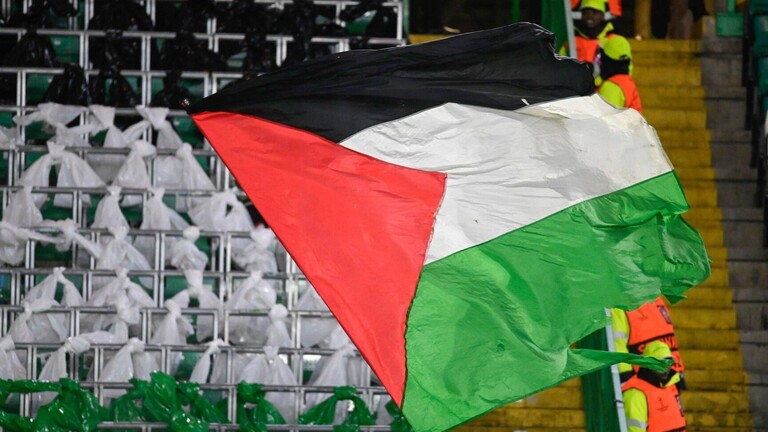 تغريم ناد أوروبي بسبب علم فلسطين