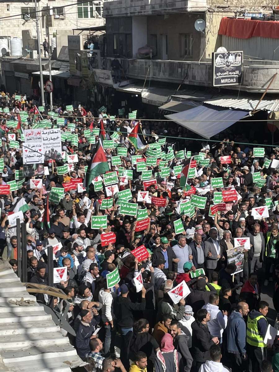 آلاف الاردنيين في وسط البلد دعما للمقاومة وللمطالبة بإلغاء الاتفاقيات مع الاحتلال - فيديو وصور