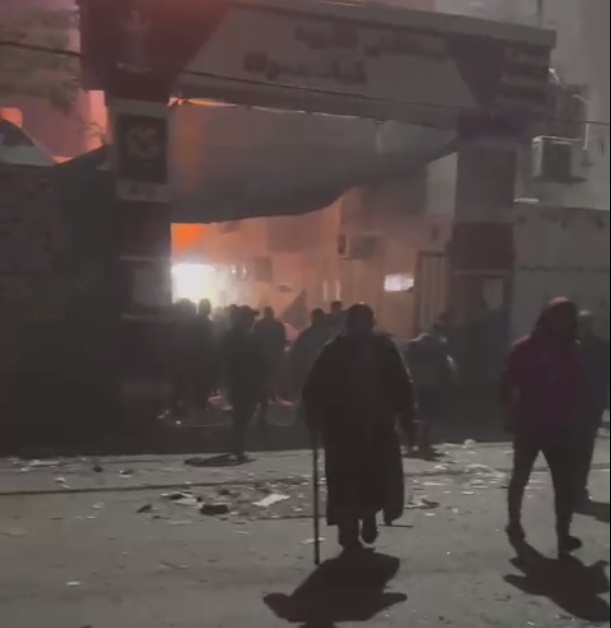 الاحتلال يحاول محاصرة مستشفى كمال عدوان.. عشرات الشهداء بقصف بوابة المستشفى