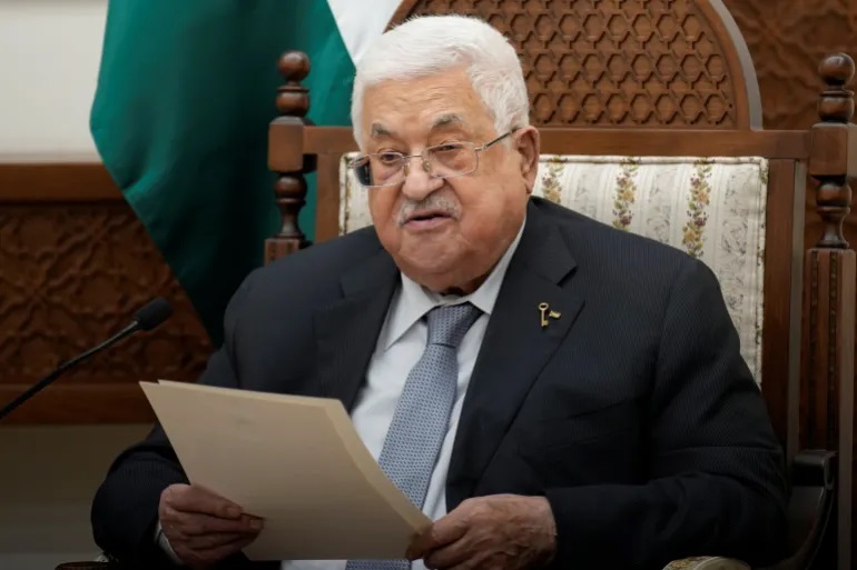 مستشار لمحمود عباس: الرئيس أدان حماس بكل مكالمة واجتماع عقده مع قادة العالم