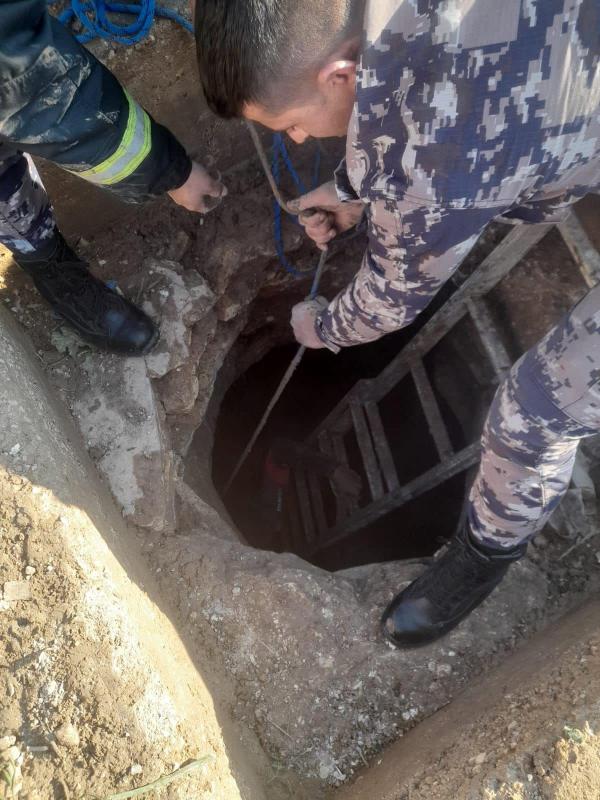 إنقاذ 3 أشخاص تعرضوا للإختناق داخل بئر ماء غرب إربد