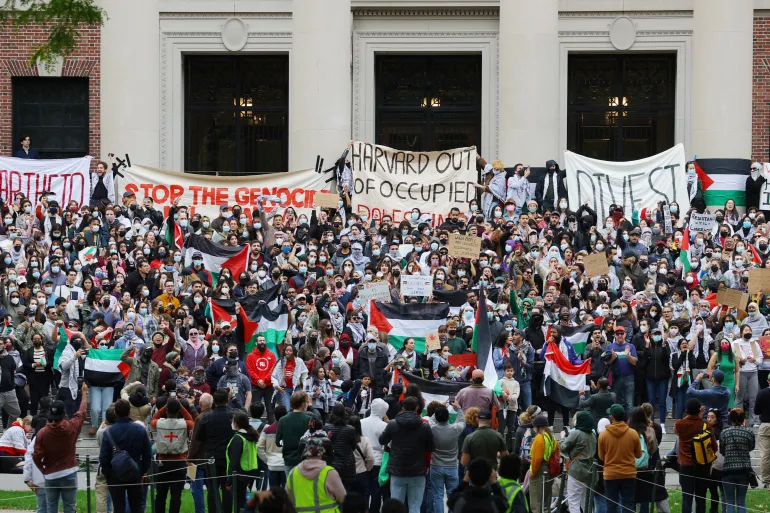 لدفاعها عن مظاهرات داعمة لفلسطين.. إجبار رئيسة جامعة هارفارد على الاستقالة و500 أكاديمي يدعمونها