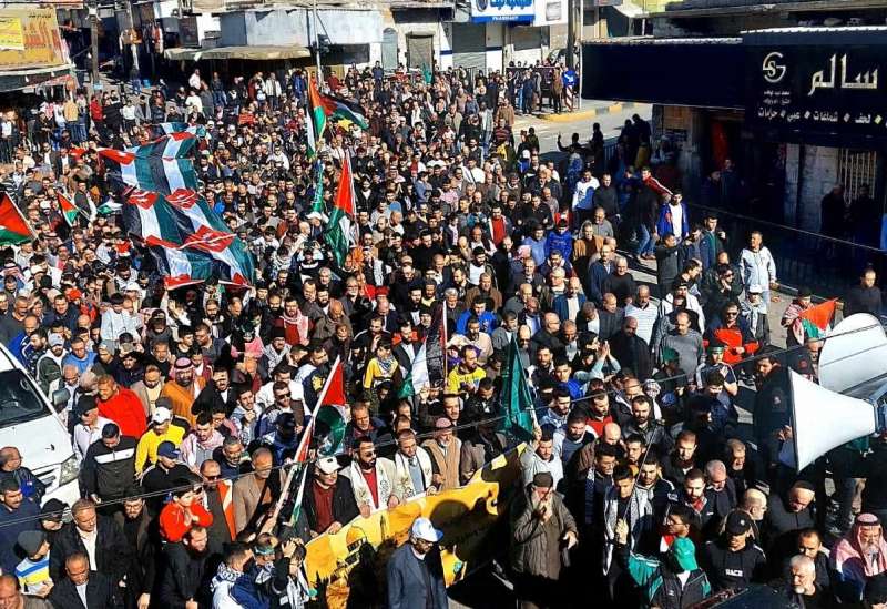 مسيرة حاشدة في اربد تندد بالمشاركة الامريكية في الحرب على غزة.. وتطالب بفتح معبر رفح