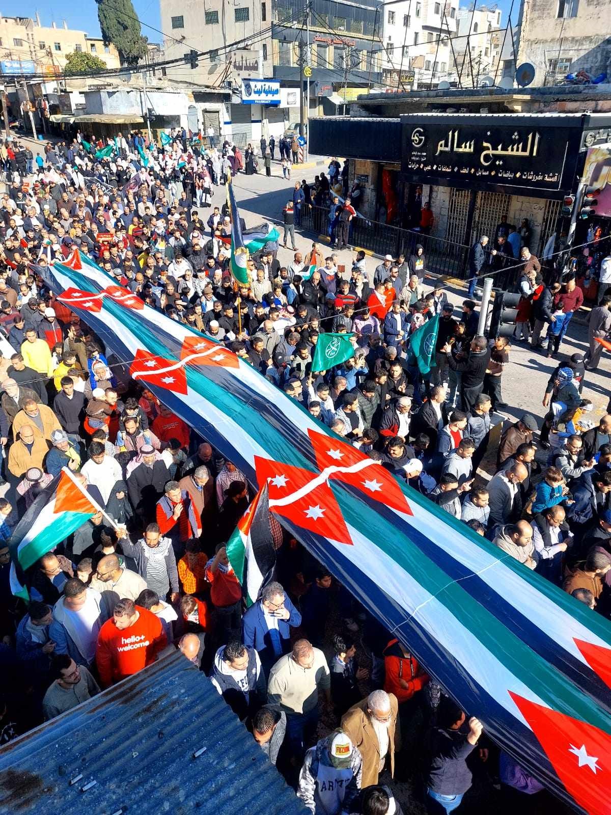 مسيرة حاشدة في اربد تندد بالمشاركة الامريكية في الحرب على غزة.. وتطالب بفتح معبر رفح